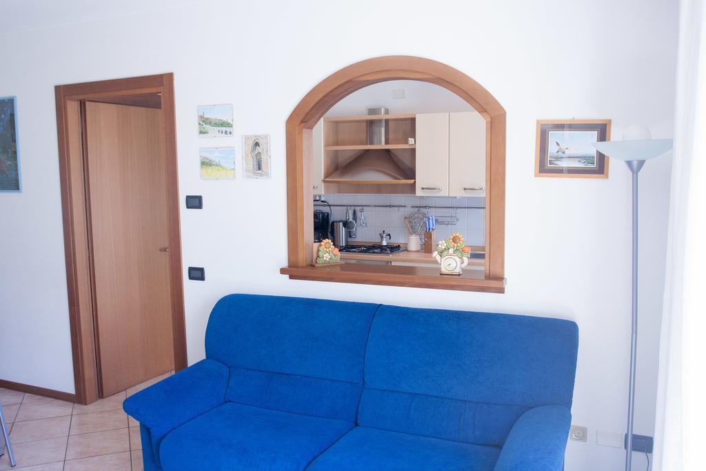 Appartamento Lombardi Riva del Garda Habitación foto