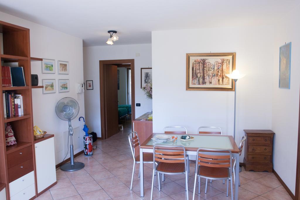 Appartamento Lombardi Riva del Garda Habitación foto